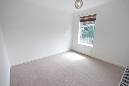2 Bedroom House - Mid Terrace To Let - Photo 4
