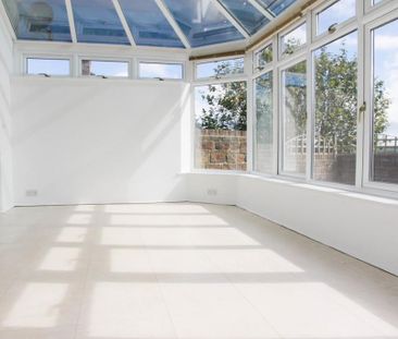 4 bedroom detached house to rent - Photo 1