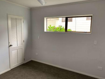 2 Bedroom downstairs unit for rent - Photo 5