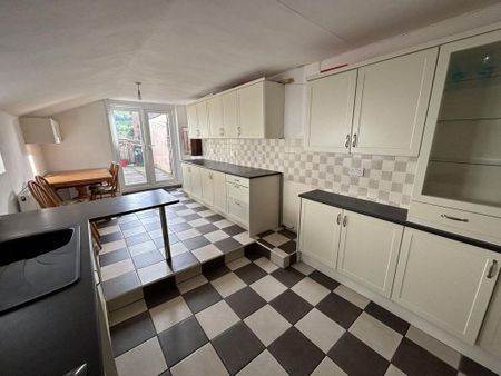 2 bedroom property to rent - Photo 3