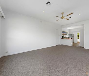 For Lease – Light-Filled Family Home in a Leafy Beaumaris Pocket - Photo 2