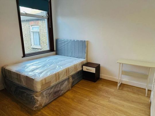 Room in a Shared House, Shrewsbury Road, E7 - Photo 1