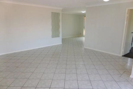 Beautifully Maintained 4-Bedroom Brick Home in Quiet Cul-de-Sac - Photo 2