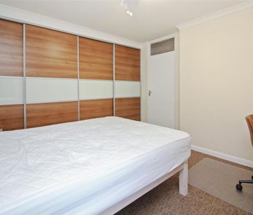 4 bedroom terraced house to rent - Photo 5