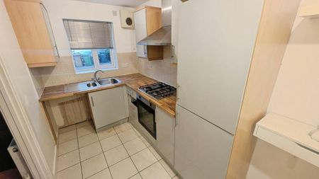 2 bedroom semi-detached house to rent - Photo 3