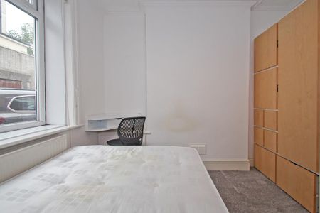 4 bedroom terraced house to rent - Photo 3