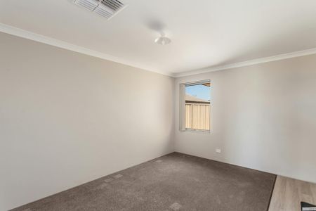 BEST KEPT SECRET IN SECRET HARBOUR ! - Photo 2