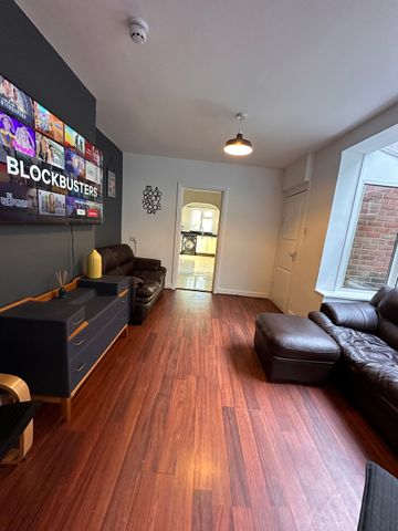 6 bedroom house - Photo 3