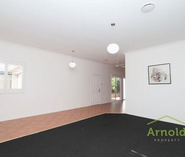 Beautiful 3 Bedroom Home in Merewether - Photo 4