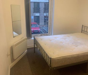 Double room with private toilet and bathroom close to Ilford statio... - Photo 5