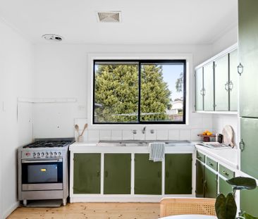 Spacious Home with Large Backyard - Photo 5