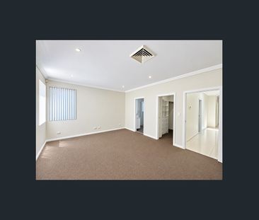 Modern 5 Bedroom Duplex! - Photo 2
