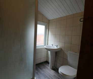 Flat to rent on - Photo 5