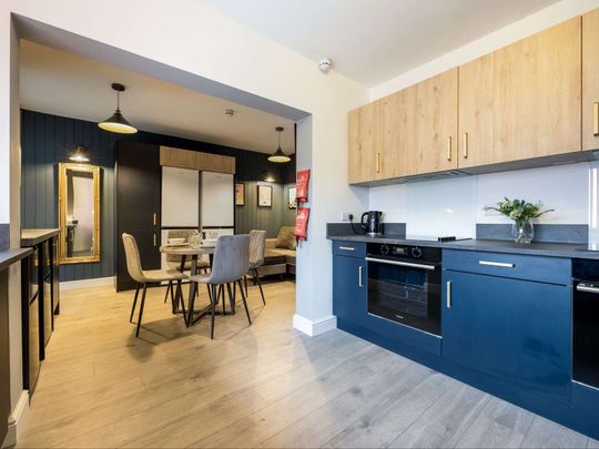 OX Living is proud to present this high-quality 9-bedroom co-living property, perfect for working professionals looking for stylish, stress-free living. Room 7 - Photo 1