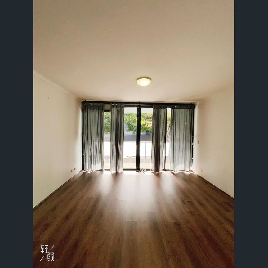 🌟 Luxury 2-Bedroom 2-Bathroom Fully Furnished Apartment in the Heart of Zetland! CONFIRM THE LEASE TERM IN ADVANCE! - Photo 1