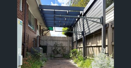 Stylishly Renovated Villa in McKinnon Secondary Zone - Photo 5