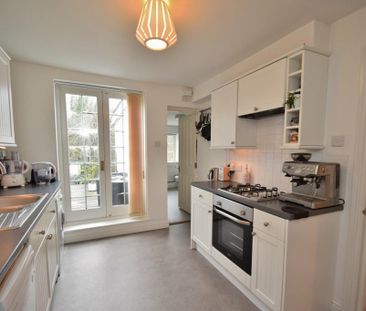 2 bedroom maisonette to rent - Photo 4