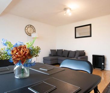 2 Bedroom Flat - Photo 3