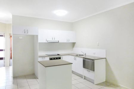 Leafy Outlook - 3 Minute Walk to Beach and Cafes! - Photo 4