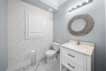 For Lease - 35 Tyndall Drive, Bradford West Gwillimbury, Ontario - Photo 5