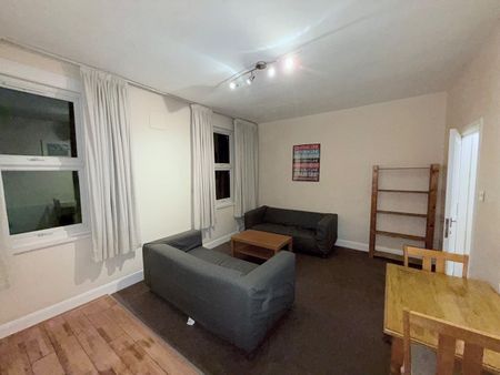 2 Bed Flat, Harbut Road, SW11 - Photo 4