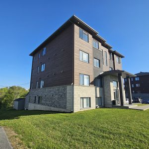 BEAU 5 1/2|THERMOPOMPE|2 STATIONNEMENTS - Photo 3