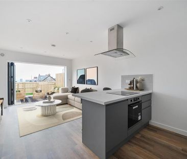 2 bedroom end of terrace house to rent - Photo 1