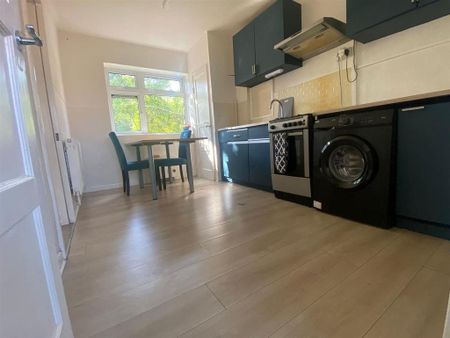 3 bedroom semi-detached house to rent - Photo 3
