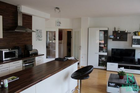 Entzückende und helle,-freundliche Familienwohnung mit Balkon und Tiefgaragenplatz in Mödling! - Photo 2