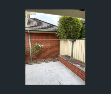 Immaculate Townhouse with your own street frontage. - Photo 2