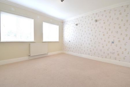4 bedroom detached house to rent - Photo 4
