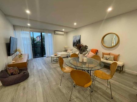 STUNNING MODERN 2 BEDROOM GARDEN APARTMENT - Photo 4