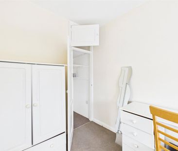 4 bedroom end of terrace house to rent - Photo 4
