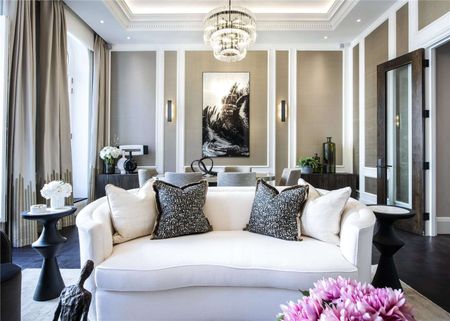 A luxury two bedroom apartment providing lateral living - Photo 2