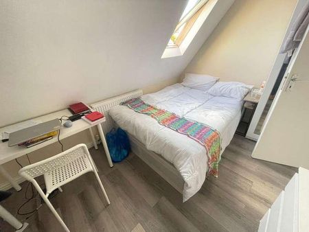 Flat, A Deptford Broadway, London, SE8 - Photo 5