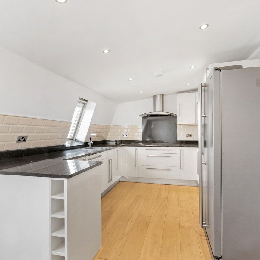 2 Bed Flat, Hazeltree Lodge, N13 - Photo 1