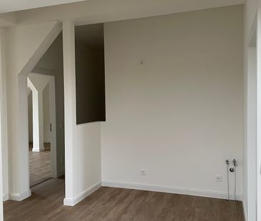 Wohnen mit Stil - Offen geschnittene 3-Zimmer-Wohnung im Dachgeschoss - Photo 1