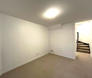 For Lease - 5 Dodman Crescent, Hamilton, Ontario - Photo 1