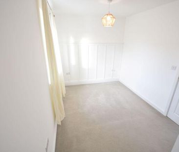 2 bedroom end of terrace house to rent - Photo 3