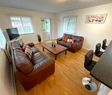 4 bedroom flat to rent - Photo 5