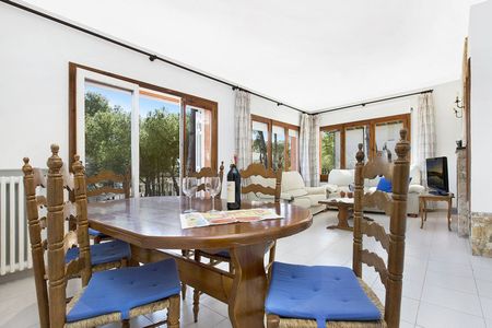 Carrer de Víctor Català - Photo 2