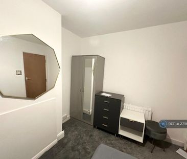 3 bedroom flat to rent - Photo 6