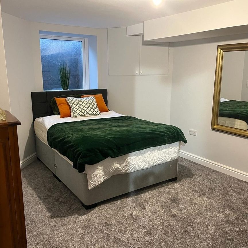 2 Bed Flat, Prestwich, M25 - Photo 1