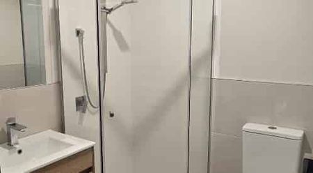 Modern Two Bedroom Townhouse in Prime Hamilton East Location - Photo 5