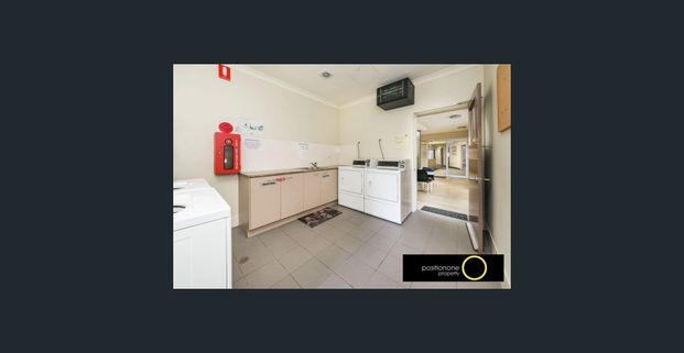 Large Single Room | Rent Includes Electricity, WiFi & Water | Bus Stop @ Front Door. - Photo 1