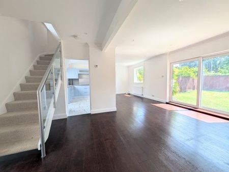 Chichester 4 bedroom house to rent - Photo 2