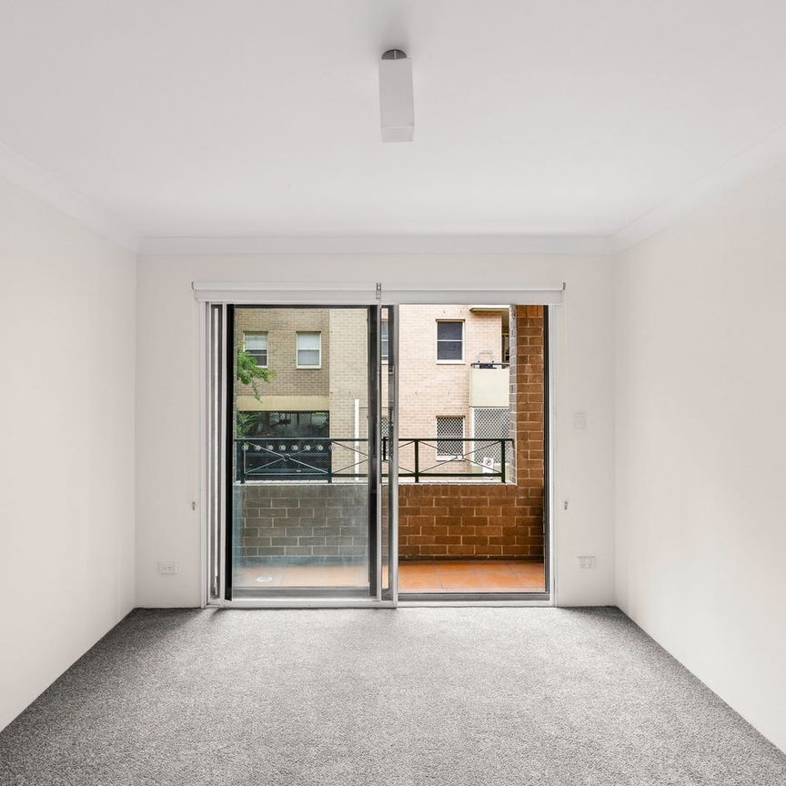 Inner-city residence in lifestyle/university precinct - Photo 1