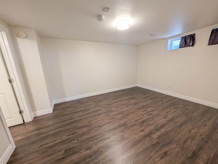 22 Oswald Ave, St. Catharines - 2 Bed Lower Unit - Photo 5