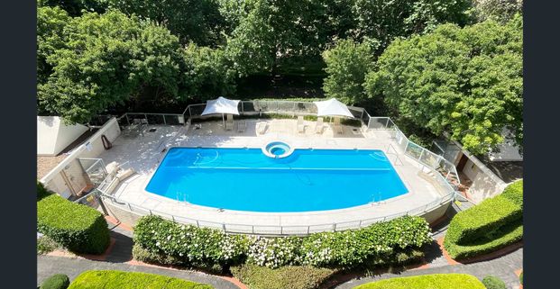 Elegant Apartment in Prestigious ‘Glen Eagles’ – Raleigh Park Estate - Photo 1