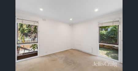 Cosy Unit Living in the Heart of Rosanna - Photo 3